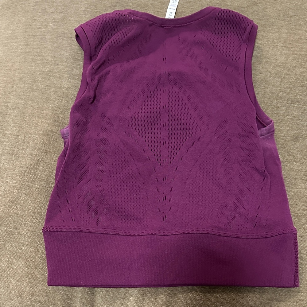 ATHLETA Workout top - Picture 2 of 2